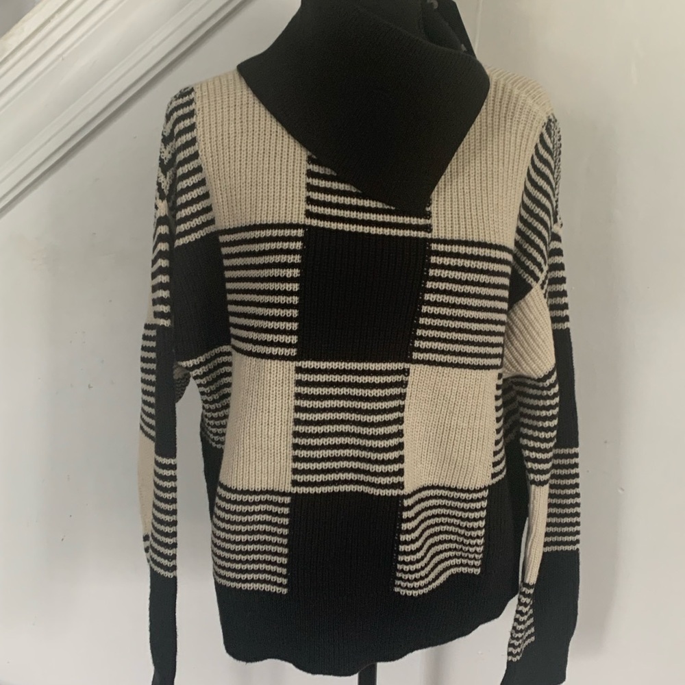 NWT Nautica Stylish Black and Cream Checkered Sweater